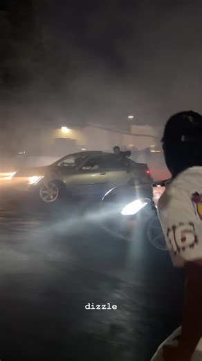 Dizzle🛸 on Instagram: "I think my mic is finally giving out"