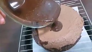 45K views · 705 reactions | Makovo - cokoladova torta. To prve video nie je celé ( pardooon) A tu je sľúbený recept na formu priemer 18 cm. 2 celé vajíčka 100 g práškového cukru 200 g mletého maku 1 čl prášku do pečiva 200 g bieleho jogurtu Krem: 250 ml smotany na šľahanie + 100 g čokolády Poleva: 80 g čokolády + 80 ml smotany na šľahanie + 50 g masla Potom dajte vedieť ako Vám chutí Emotikona smile | Adriana Poláková - Napečené s láskou | Facebook