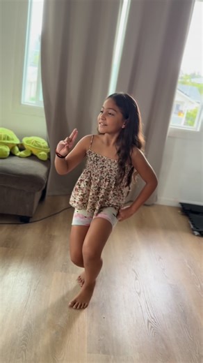 Polynesian dancing on Instagram: "Fall break rehearsal 🥰 “E O Mai,” by Keali’i Reichel DC: @Rachel Miranda ❤️ #hula#hawaii#polynesian #polynesians#oahu"