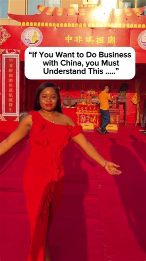 🧧 Why Is RED Everywhere During Chinese New Year? If you attend a Chinese New Year celebration, one thing you cannot miss is the color RED ❤️ But red is not just decoration in Chinese culture… In Mandarin, red is called 红色 (hóngsè ). It represents: ✨ Good luck ✨ Happiness ✨ Protection ✨ Prosperity This is why you see: 🧧 Red envelopes (红包 hóngbāo) 🏮 Red lanterns 👗 Red outfits , like the one i was wearing 😊 🎆 Red decorations everywhere According to Chinese tradition, red is believed to scare 