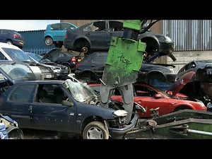 End of life (ELV) Scrap Car Dismantling Pincers and clamp for excavator taking a car apart