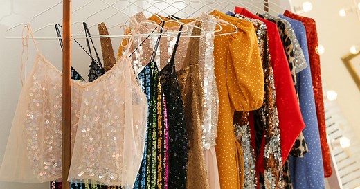 10 tips to wash clothes with sequins, glitter, beads and more - Hubbub