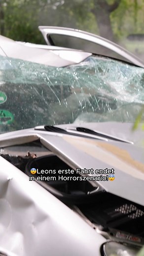 Die erste Autofahrt nach der bestandenen Führerscheinprüfung endet für einen 18-Jährigen in einem schweren Verkehrsunfall.😨 #Notruf 👉 "NOTRUF" - Montag bis Freitag, 18:00 Uhr in SAT.1 oder streamen auf Joyn. | SAT.1