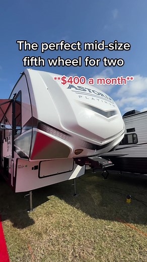 This is one of my all time favorites! Plus its an incredible deal only at the Florida RV SuperShow this weekend in Tampa! 🌴👋🏼 #rvshow #rvsupershow #Dutchmen #fifthwheel #5thwheel #camper #rvshopping #rvlife #newrv #camperlife #astoria #rvreview #toyhauler
