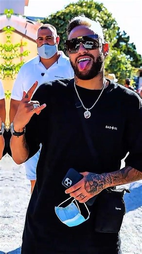 IS THIS NEYMAR'S BEST LOOK YET? 📸🇧🇷#neymar #reels #sunglasses