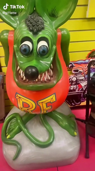 Just a quick tour of the #ratfink museum. #ratfinkmuseum #edroth #rothflake #pinstripe #kustomkulture #bigdaddy #bigdaddyedroth #fyp #foryou