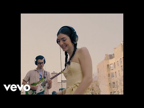 Lorde - Dominoes (Rooftop Performance)