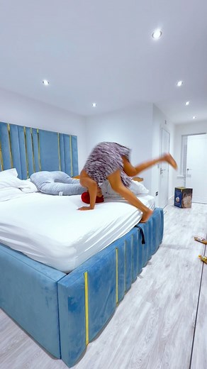 2.1M views · 41K reactions | 3rd trimester acrobatics 朗not papa Muna shaking head as if he doesn’t fold me on this bëd 辰 | Hair Tutorials & Lifestyle | Facebook