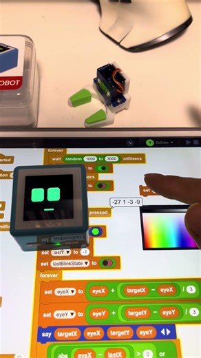 Who doesn’t love a desktop robot you can easily program?🤖#desktoppet #maker #esp32 #robot #diy