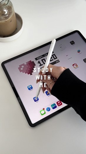 Benefits of Using an iPad Over Textbooks for Studying