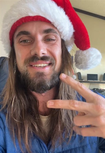 Long x-mas yodel. It really does take a lot of energy to yodel, but I’m here for you all 😉 #yodel #yodeler #yodeling #sing #singing #song #holidays