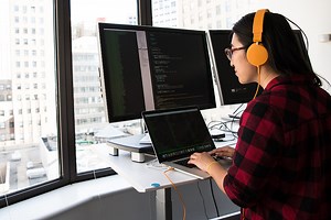 Aquí tienes 500 cursos gratis de programación que puedes tomar en agosto