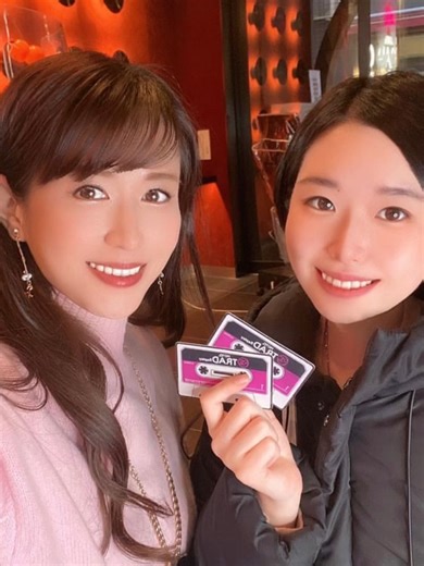 大阪ミナミに現れた巨大なラジカセ！？📻✨ 外観からエモすぎる「HOTEL TRAD Replay」が 80'sノスタルジー全開で可愛すぎた…！ 📸 どこを撮っても映えるデザイナーズ空間 🎤 3段ベッドやロフトで夜通し推し活トーク 🚶 日本橋駅1分＆道頓堀すぐ！遊び倒す拠点に最高 🎡 USJや京セラドームもアクセス抜群◎ 大阪旅行、ここを選べば間違いなし。 📍 HOTEL TRAD Replay 06-6636-5011 (8:00-23:00) 🔗 https://hotel-trad-replay.com/ 📍 HOTEL TRAD（鶴橋・上本町） 06-4305-3611 (8:00-23:00) 🔗 https://hotel-trad.com/ 👇お得な予約はこちらから https://x.gd/2G4fk #ラジカセホテル #なんばホテル #USJホテル #ユニバ近い #大阪ホテル #映えホテル #推し活ホテル #大阪旅行 #osakahotel #HOTELTRADReplay