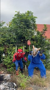 Unbelievable: Spiderman disguises himself as tree to escape the pursuit of ferocious monster