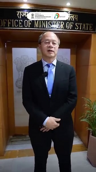 Dr. John T.C. Lee, President and CEO MKS Instruments met Hon’ble MoS Rajeev Chandrasekhar today. They discussed about PM Narendra Modi ji’s vision of making India a semiconductor hub and potential areas of collaboration. #DigitalIndia #IndiaTechade | Digital India