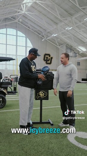 Stay Cool Anywhere with the IcyBreeze Buddy Portable AC Misting Fan