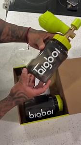 Unboxing the Foamr Pro – the ultimate foam cannon! 🫧 With 3-way spray technology, you’re in full control: between vertical, horizontal, and jet patterns!🔋💥 Foam it your way. Clean like a pro. __ 📸credit: @305finestdetailing Also Available in Shopee and Lazada 🛍 Shopee: https://rb.gy/ugupnv Lazada: https://rb.gy/ql7xry For more details: 📞 Call us up for assistance! 0917 102 2832 💳 Cash, GCash, Online Bank Transfer 🚚 Lazada, Shopee, & Same day delivery available 📌 Waze/Google Map to Refle