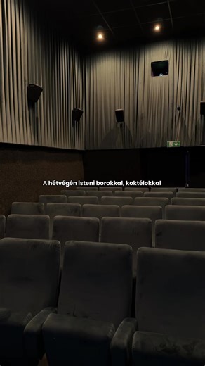 Gyertek el, és válasszatok a legjobb Halloweeni filmek közül, de a jól megszokott kedvenceitek is műsoron vannak 👻🍿 És persze nem csak a filmekről szól ez a hétvége… 😉 Várnak titeket: 🍷 mennyei borok 🍸 finom koktélok 🍰 isteni sütik – vegán & mentes opciókkal ☕ pumpkin spice latte és más szuper őszi kávék Fogjátok meg a párotokat, barátokat, vagy ugorjatok be egyedül egy kis őszi feltöltődésre ❤️ | Art Cinema
