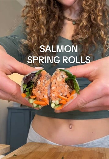 The simplest thing ever but sooo yummy🥕🥬🐟🍣 #easyrecipes #cleaningredients #highprotein #fyp #salmon #springrolls #lunchideas #highfiber
