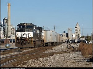 Norfolk Southern Rolls Into City With Union Pacific DPU / NS & Decatur Eastern Switching Operations