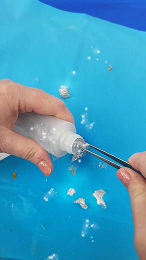 How do you get the Resin out? It ain't easy but it's so WORTH IT! ⠀⠀ #epoxy #diycrafts #resin | Resinista