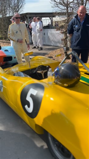 🔥 Behind the scenes at the Goodwood Members’ Meeting 82 🔥 The legendary 1960–1966 sports-racing prototypes are ready for action as they line up for the Gurney Cup practice sessions. A rare glimpse into motorsport’s golden era coming back to life. In the paddock you’ll find: 🏁 Ford GT40 – endurance racing icon 🏁 Chevron – pure British racing efficiency 🏁 Elva – lightweight performance 🏁 Lotus-Ford – innovation and speed combined Meticulously prepared, these iconic machines embody the spirit