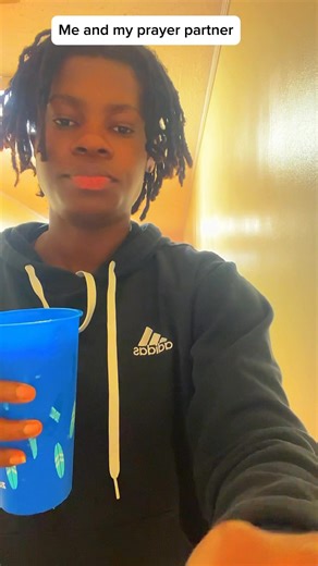 They’re deep in prayer, and I’m deep in the fridge. 🙏🍗 I chew quietly so the Holy Spirit doesn’t snitch. 😅 #justforlaughs #justforfun #FastingButFeasting #SpiritualCaloriesDontCount #GodKnowsMyHeart #PrayForMeNotMyPlate #FacebookConfessions #comedy #prayerwarriors #viraltiktokvideo #foryourepage #funnytexts | Oji Wella Breeze