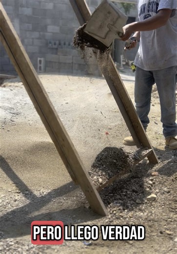 Colando Arena: Técnicas de Albañilería y Construcción