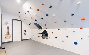 Play is one of the most powerful ways children learn. Creating cozy corners, sensory-rich play, and warm, calming spaces makes all the difference. Why intentional play design matters: ✨ Rotating textures and colors keeps kids engaged ✨ Sensory bins invite creativity and self-expression ✨ Cozy reading nooks support focus and imagination Our team designs playrooms that inspire joy while also meeting developmental needs. Every detail is intentional so your children can feel calm, confident, and ind