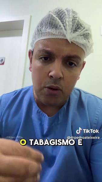 A cirurgia de retirada da língua, conhecida como glossectomia, é um procedimento cirúrgico que consiste na remoção total ou parcial da língua. É geralmente indicada para tratar tumores malignos da cavidade oral, especialmente o câncer de língua. A glossectomia pode ser parcial ou total, dependendo da extensão do tumor e do plano de tratamento.