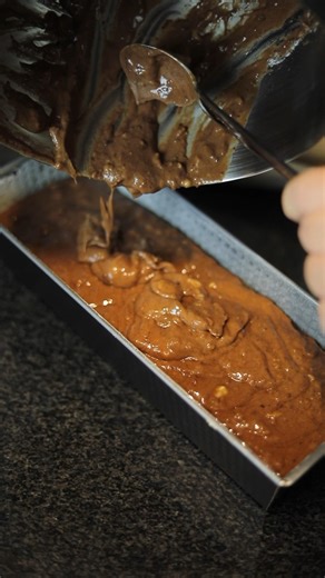 Tefal kuhinjski roboti, štapni mikseri, blender, sokovnici znaju kad treba nježno umutiti, a kad snažno zamijesiti, kada napraviti glatku kremu, a kada ostaviti komadiće voća, čokolade ili oraha. ✅ Zahvaljujući pametnoj tehnologiji, prilagodite snagu i brzinu svakom receptu. 💪 Dozvolite Tefal aparatima da vas zamijene u kuhinji i prepustite im sve teške poslove, a očekujte fantastične rezultate. ❤️ Uvijek spremni da svaku ideju pretvore u mirisnu stvarnost, jer vi donosite inspiraciju – a Tefal