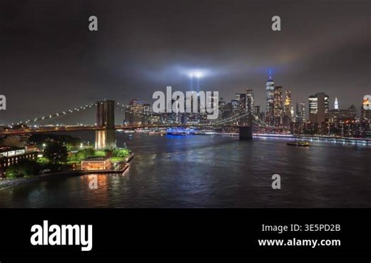 New York City timelapse of two columns of light, September 11th Tribute in Light. Night view of Brooklyn Bridge, East River, and Lower Manhattan with lluminated skycrapers Stock Video Footage - Alamy