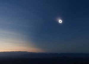Stunning time-lapse video of a total solar eclipse
