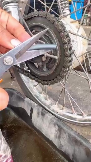 mechanic tricks for cleaning chain wheels | Clean Wheels