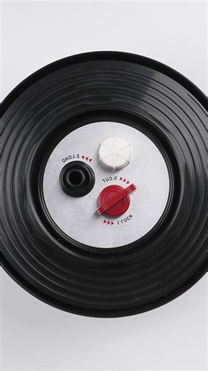 Lomography on Instagram: "The Lomo Daylight Developing Tank 35 mm is a compact system that includes all the essentials for developing 35 mm film. With a film retriever, developing tank, 35 mm reel, film holder with built-in film cutter and crank loading mechanism, it’s also really easy to use – even for beginners. 離 Online Shop link in our bio!"