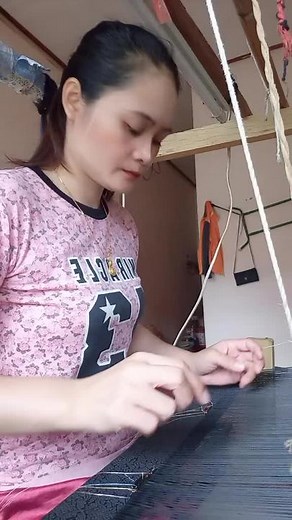 Skillful Weaving Techniques: A Step-by-Step Demonstration