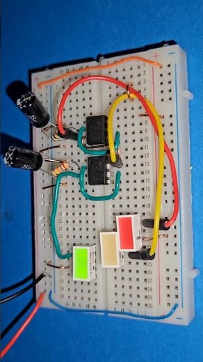 Traffic light circuit with 555 Timer IC #electronic #traffic #555ic #timer #light #circuit #short