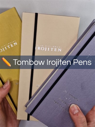 Das hier ist das @Tombow Deutschland Irojiten Woodland Set 🍃 Drei Boxen. Eine Farbwelt. Warme Wald und Erdtöne. Moos, Rinde, Blätter, Erde, Holz. Genau diese Farben fehlen in den meisten Sets. Aber Irojiten hat mehr. Es gibt noch Rainforest 🌿 mit satten Grüntönen. Und Seascape 🌊 mit Blau, Wasser, Himmel, hellen Akzenten. Alle drei Sets zusammen decken fast alles ab. Du wählst die Stimmung. Nicht die Marke. Die Minen sind weich. Die Farben bleiben klar. Layern klappt ohne Matsch. Wenn du ausma