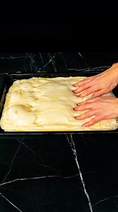 1.7M views · 15K reactions | Только мука, вода и соль! Ничего вкуснее я не ел! тесто мука: 600 г соль: 5 г вода: 450 мл Ингредиенты растопленное сливочное масло : 200 г мясной фарш: 500 г лук: 2 шт соль: 3 г черный перец: 2 г сладкая паприка : 3 г растопленное сливочное масло : 50 г | Cookrate - Русский | Facebook