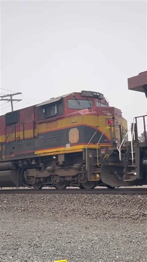 CP8734 KCS4030 flying through Goshen, IN #elkhart yard. #train. #hornshow #es44ac #SD70ace