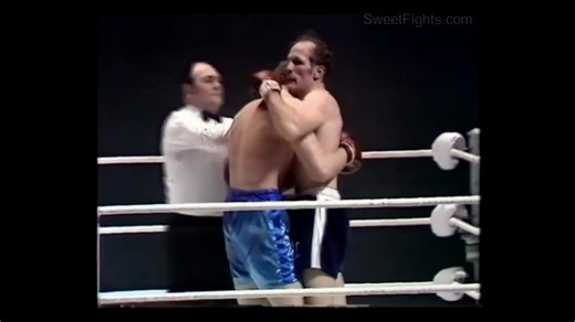 Joe Bugner vs Henry Cooper - boxing - British, Commonwealth & European heavyweight titles