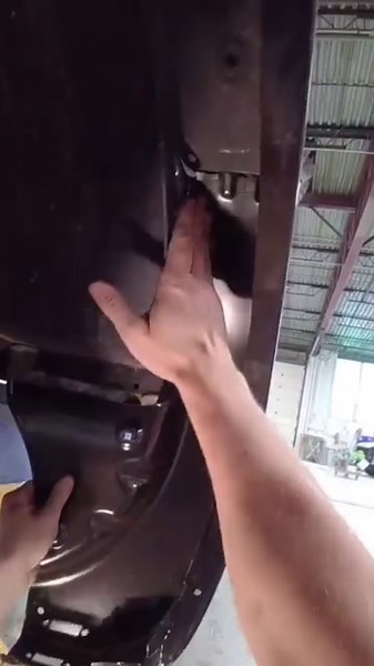 38K views · 544 reactions | Fitting some new wheel house pieces on this Chevy truck. Check out the full length video of this bedside replacement just dropped on my Facebook and Instagram channels! #autobody #collision #mechanic #autobodylife #autoaccident #automechanic #autobodytech #chevytrucks #autobodyrepair #collisionrepair #bodyshop #bodywork #bluecollar #worklife | BluecollarKyle | Facebook