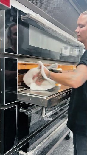 Watch This White Bread Bake Perfectly 🔥🍞 | Salva NXE Deck Oven | Vanrooy