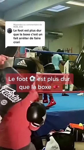 Réponse à @M2B_932 le pire c’est que personne a dit que le foot Ct facile enfaite ! Moi je respect c un beau sport mais commencez pas à dire oui on peut dead sur le terrain . Jamais vu un footeu assumer un régime vu qu’il on pas de régime à faire avant un match pour être au poids rien que ça vous savez ce que ça fait ? Ne pas manger par peur de pas être au poids et arriver le jour j complètement fatigué mais combattre quand même . C un exemple parmi tant d’autre ! Le foot c dure mais loin derriè