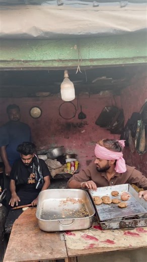 Mohd Imran Nazir on Instagram: "2 anda chap 🤣🤣😂😂 . . . . #imrannazir #anda #instagood #trending #comedyreels"