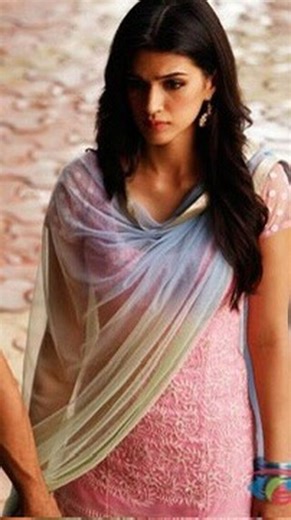 @thatfilmthing on Instagram: "🎥 Heropanti (2014) is a high-energy action-romance that introduced Tiger Shroff in a role packed with stunts, style, and larger-than-life heroism. The film follows Bablu, a fearless young man who gets caught between love and family honour while trying to help the woman he cares for. With its mix of dramatic moments, catchy music, and impressive action sequences, Heropanti delivers the classic masala vibe aimed at pure entertainment. Hashtags: #Heropanti #TigerShrof