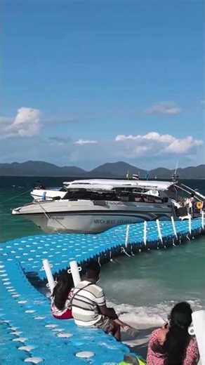 Drop everything. This island paradise is calling your name! 🤯🏝️