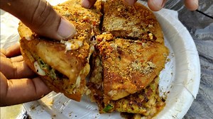 Egg junction - Chicken Cheese Kulcha | YnM - Foodie