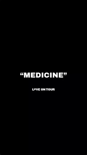 He's an angel but he goes directly to hell when he sings medicine🔥😏 For me his anthem🌈🌈🌈 My favorite live show 🌈💚💙🌈 #harrystyles #harrystylesfan #larries #larryisreal💚💙 #larries💚💙 #larrystylinson💚💙 #louistomlinson #onedirection
