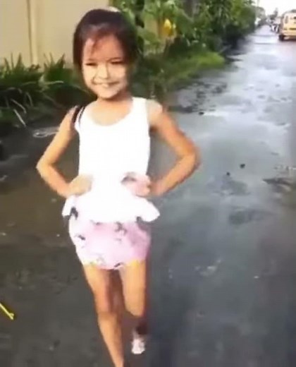 stan twitter ;; little girl walking in high heels